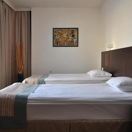 Free Hotel *