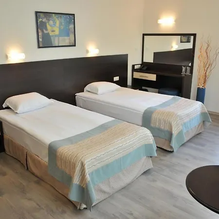 Hotel Free *