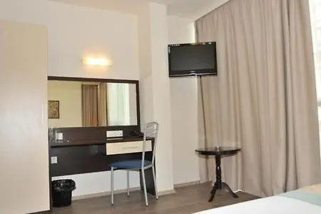 Free Hotel *