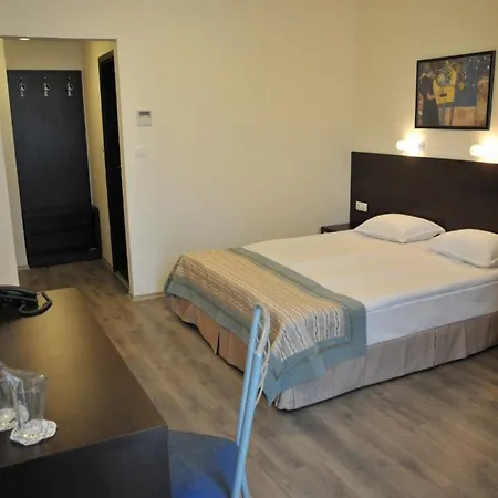 Free Hotel *