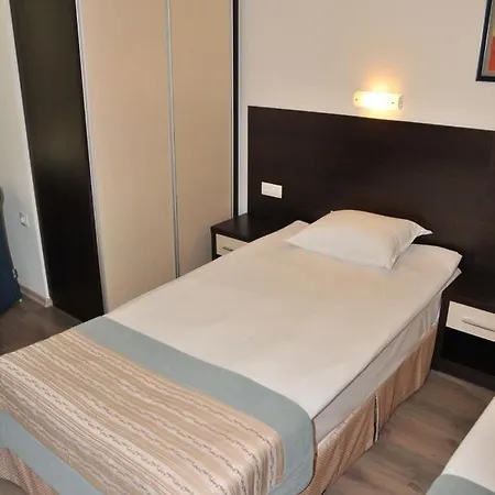 Hotel Free *